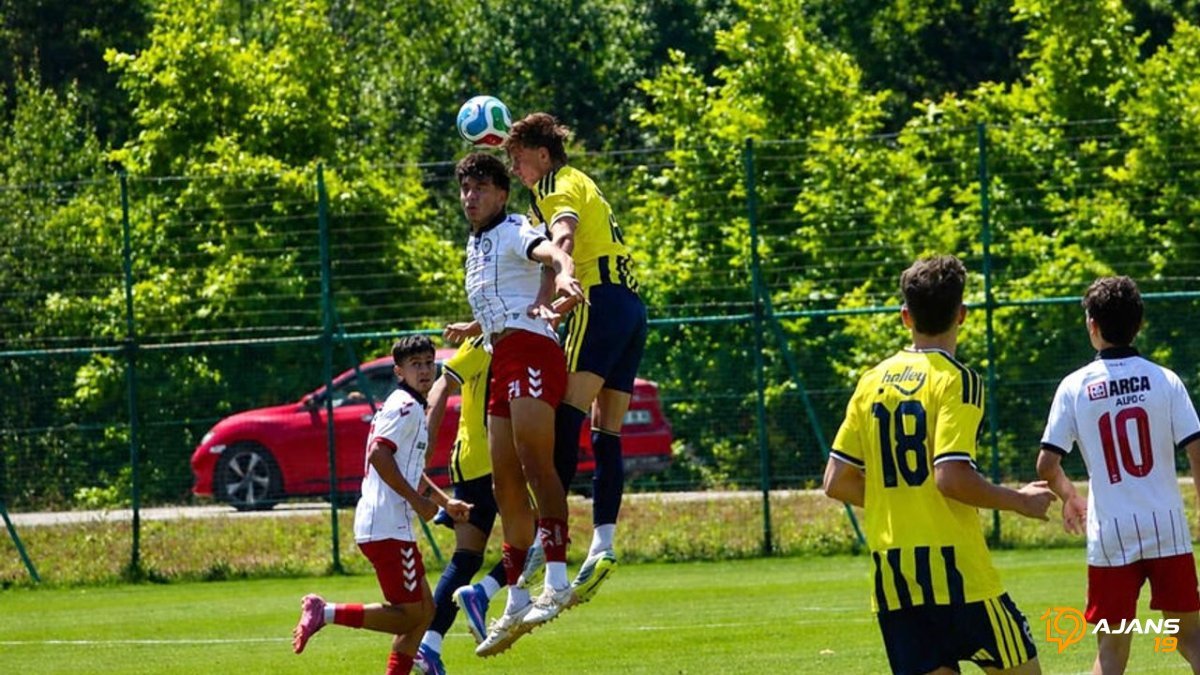 Fenerbahçe U19'dan Çorum FK'ya Acı Darbe! Sahadan Silindi!