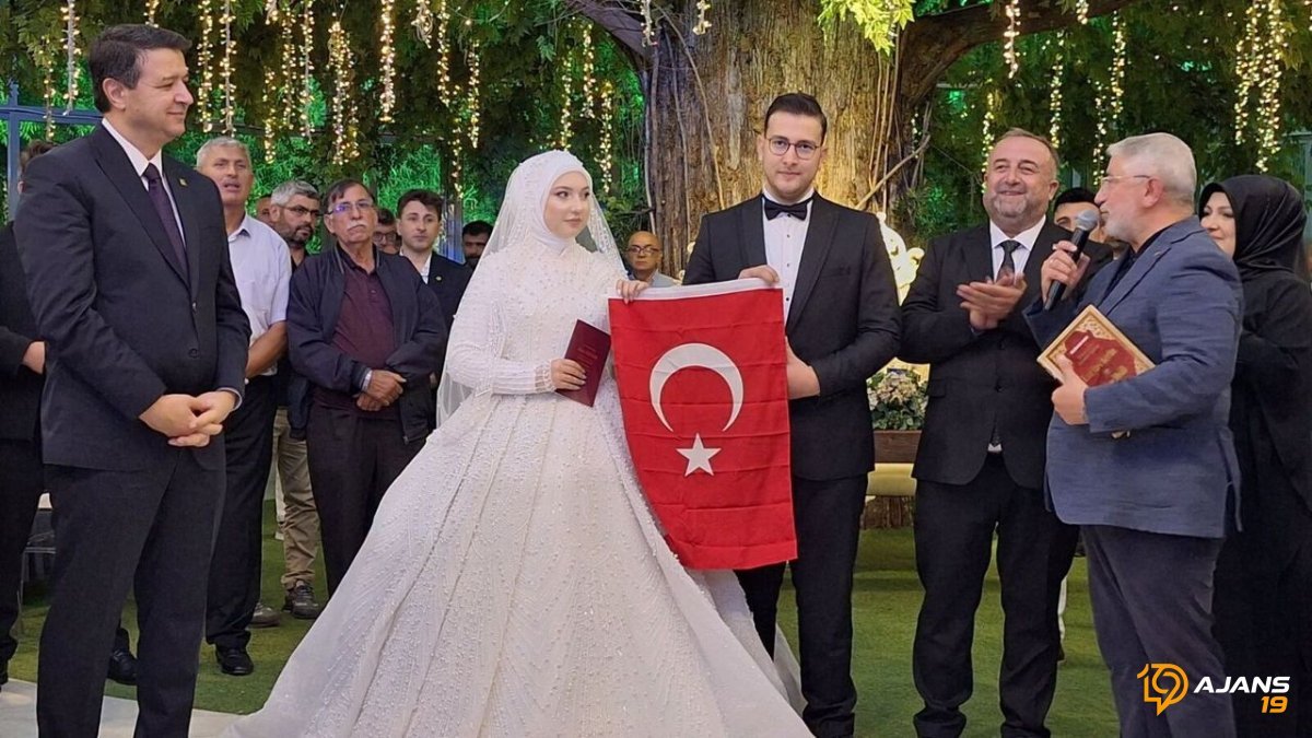 Mahmut Arıkan'dan Çorum'da Unutulmaz Çıkartma: Genç Çiftin Mutluluğuna Şahitlik Etti!