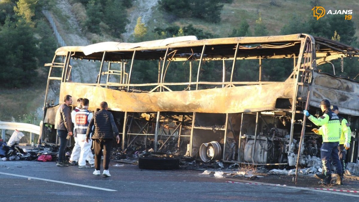 Denizli Otoyolu'nda Pamukkale Otobüsü Faciası: Alevler Arasında Can Pazarı, 8 Ölü, 33 Yaralı