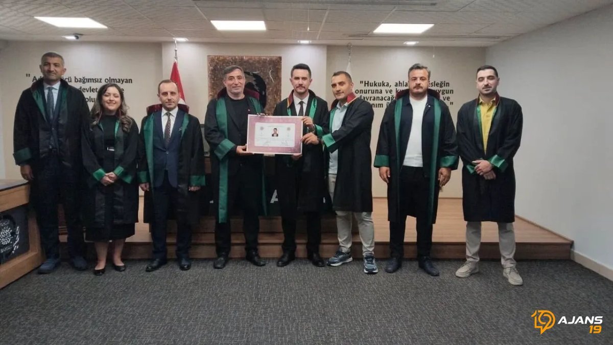 Genç Avukatın Hukuk Macerası Başladı: Cübbesini Giyip Göreve Hazır!