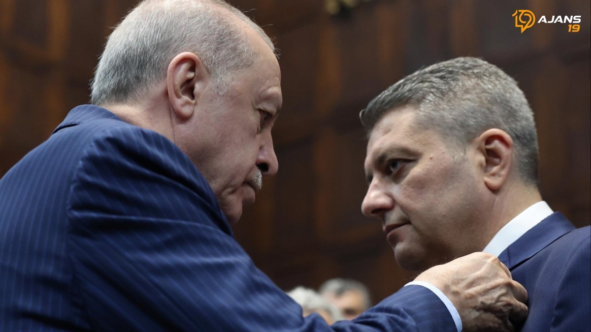 İYİ Parti'de Şok Ayrılık: Kilit İsim AK Parti'ye Geçti, Erdoğan Rozeti Taktı!