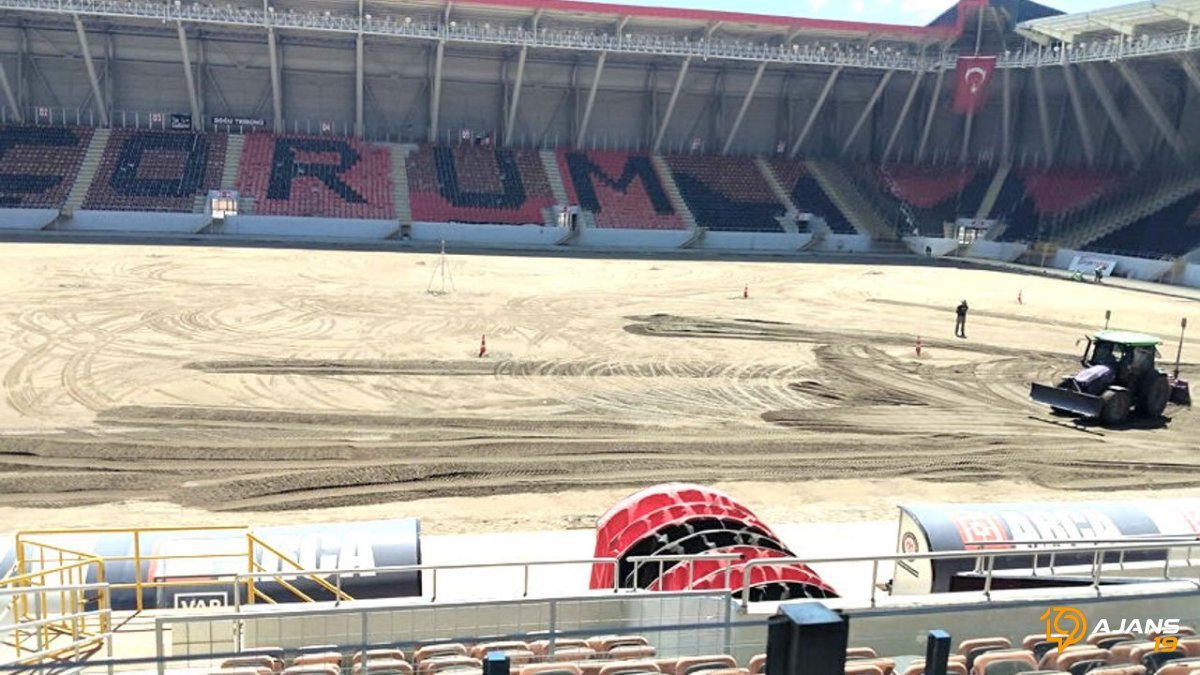 Çorum Şehir Stadyumu'nda Neler Oluyor? Gençlik ve Spor İl Müdürü Sahada: Kritik İncelemeler Tam Gaz Sürüyor!