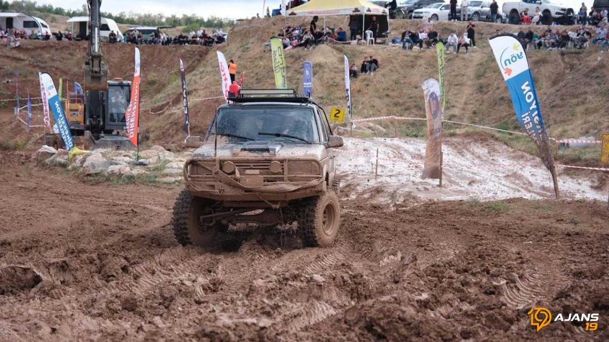 Çorum'da Off-Road Coşkusu Zirveye Taşıdı: Zafer Bayramı'na Adrenalin Dolu Dokunuş!