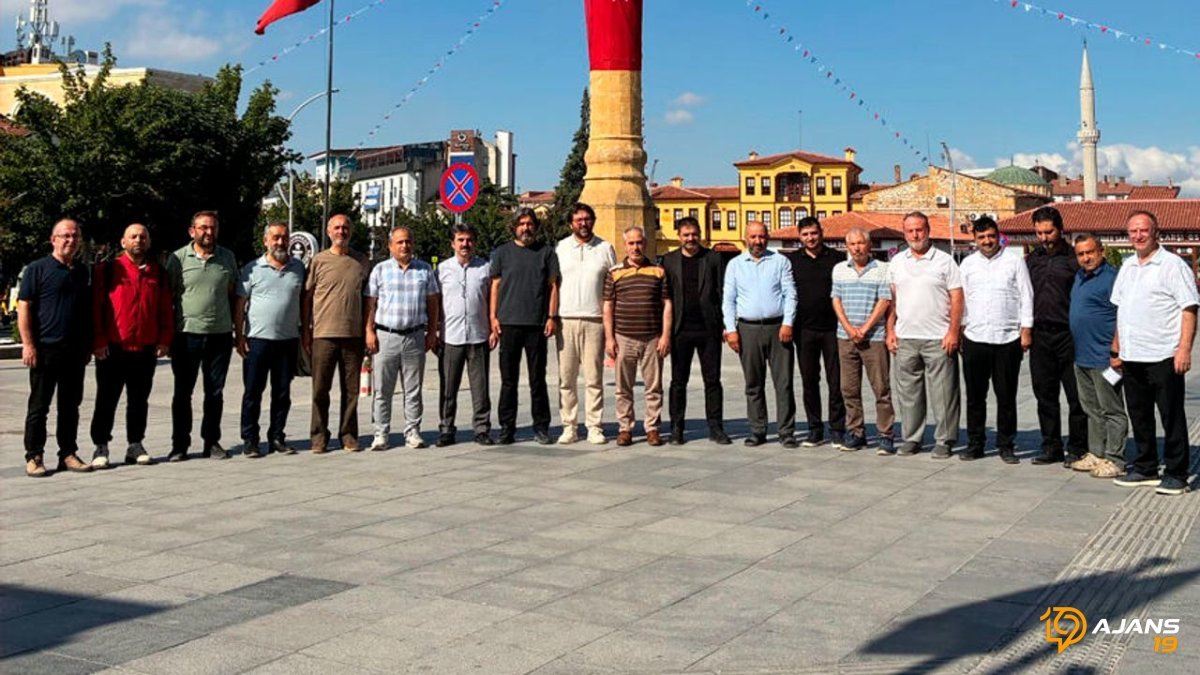 Kritik Görev Değişimi: İnsani Değerler Platformu'nda Liderlik El Değiştiriyor! Yeni Dönem Neler Getirecek?