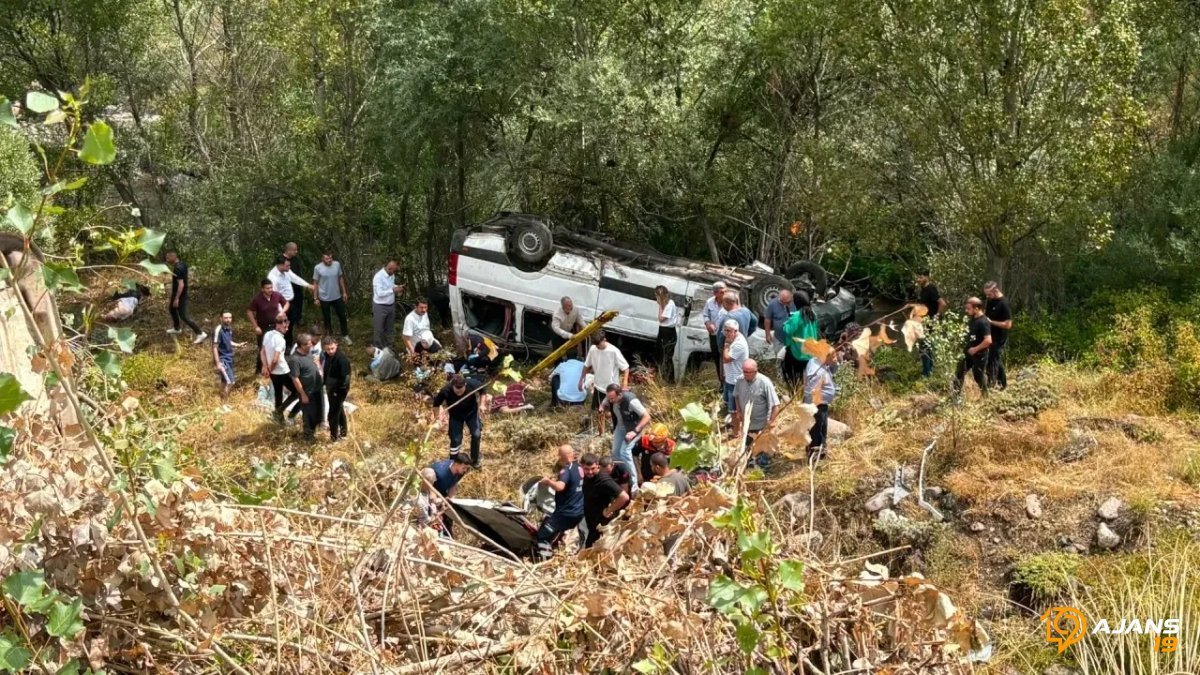 Sivas'ta Kan Donduran Kaza: Yolcu Minibüsü Uçuruma Yuvarlandı! 4 Can Yitik, 10 Yaralı...