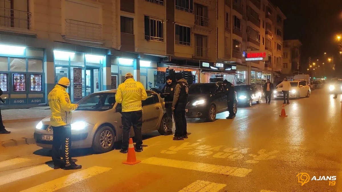 Çorum Sokakları Mercek Altında: 2 Bin 700'den Fazla Kişiye Sıkı Kontrol, Kan Donduran Buluşlar Ortaya Çıktı!