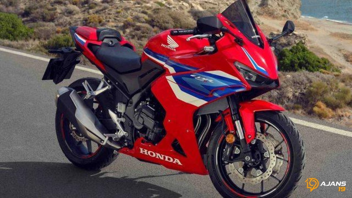 Vites Değiştirmeden Sürüş Keyfi: Honda'nın Devrim Yaratan E-Clutch Teknolojili Yeni CBR500R Türkiye'de! Fiyatı Dudak Uçuklatıyor Mu?