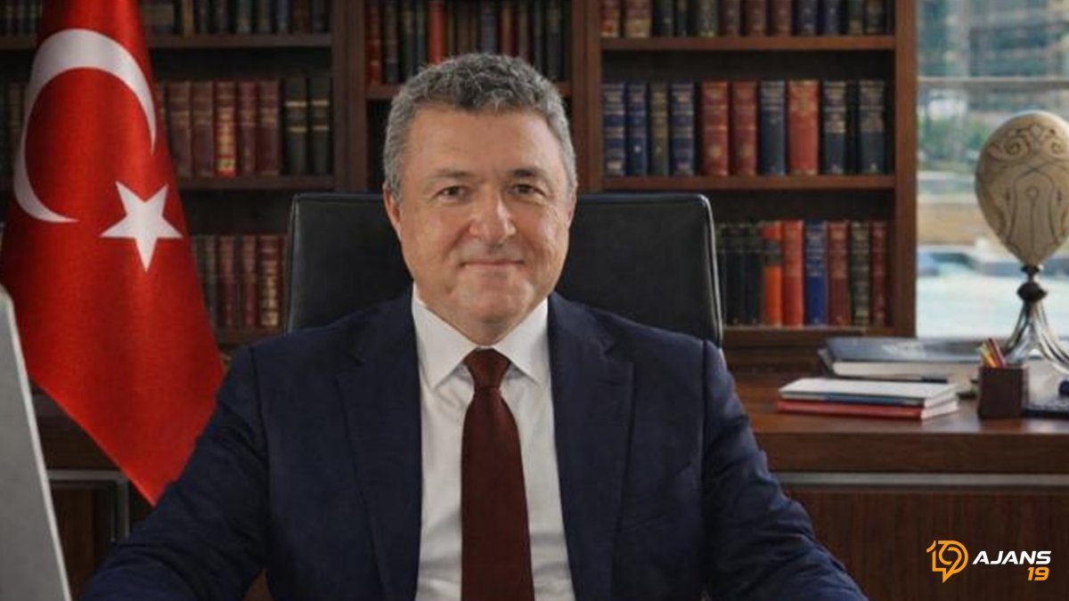 Ekonomi Dünyasında Sürpriz İsim! Abdullah Tolu'dan Büyük Başarı: Yılın Yazarı Seçildi!