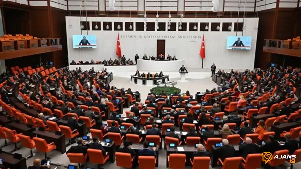 Milyonlarca Emekliye Müjde! Taban Aylık Rekor Seviyeye Çıkıyor: Meclis Onay Verdi!
