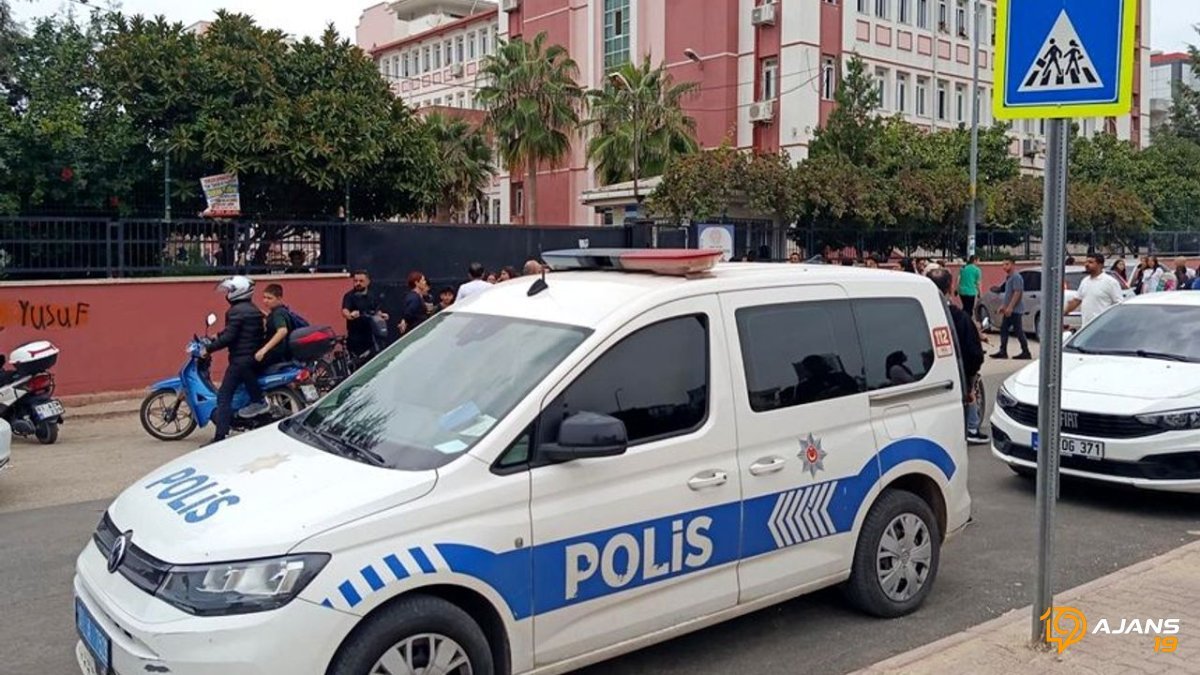 Okul Zilinin Çalmasıyla Dehşete Düşen Sınıf: 6. Sınıf Öğrencisi Sıra Arkadaşını Okulda Bıçakla Yaraladı!