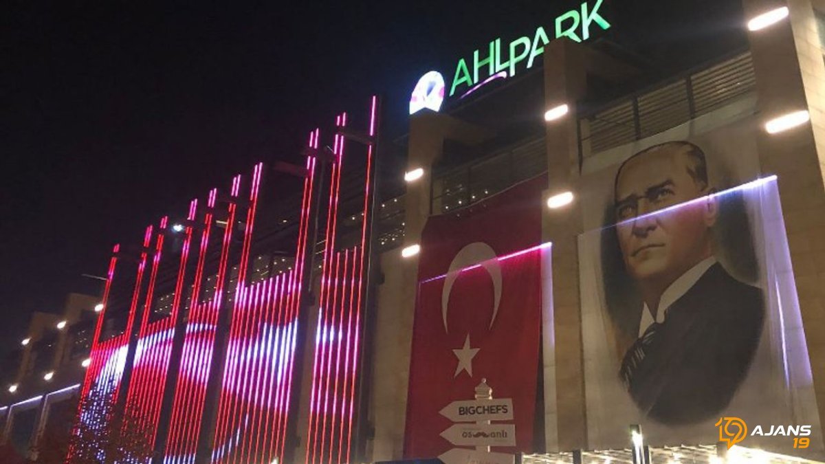 Cumhuriyet Bayramı’nda Çorum’u Aydınlatan Görkemli Sürpriz: Ahlatcı Ailesi’nden Tarihi Vefa!