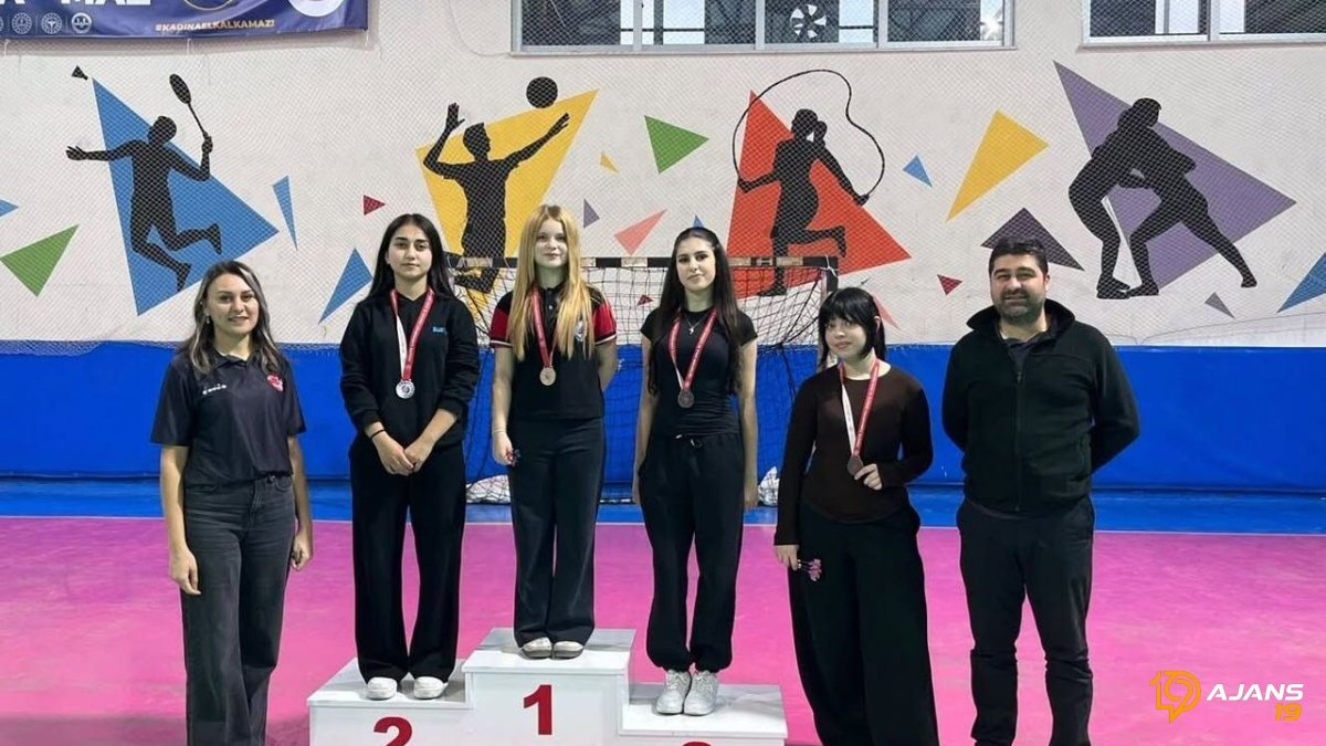 Cumhuriyet Kupası'nda İğne Ucu Hassasiyetinde Rekabet: 100 Sporcu Hedefi Vurdu!