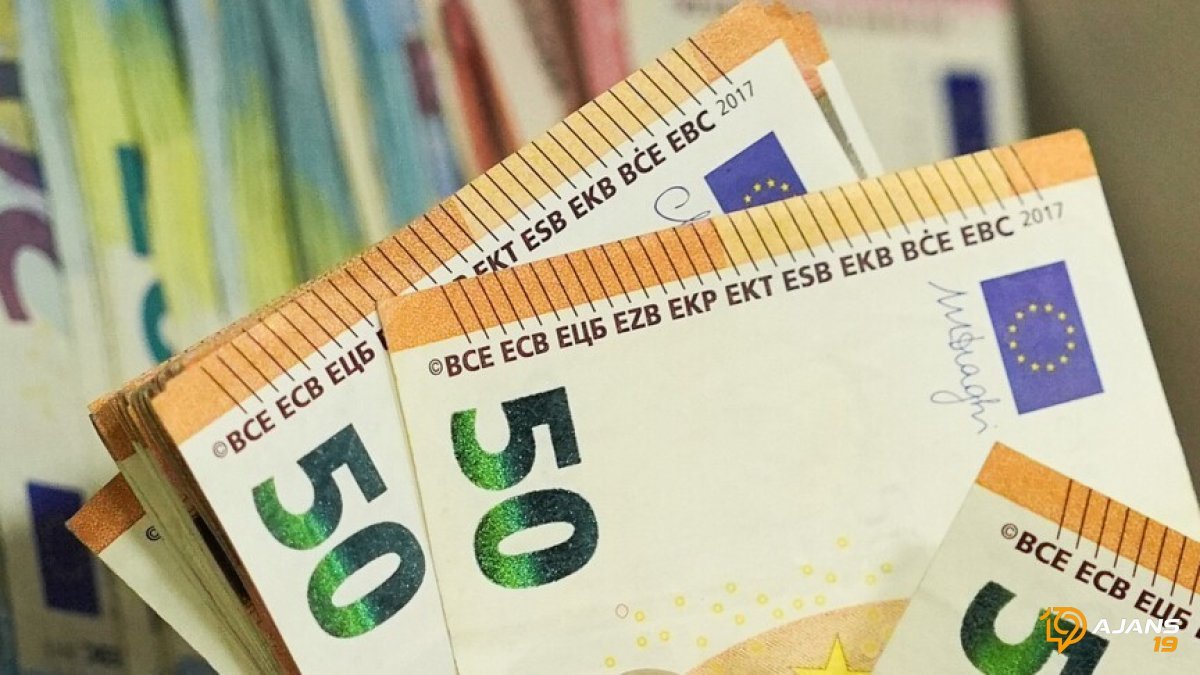 Euro EZİLMEYE DEVAM EDİYOR: Avrupa'yı Saran Belirsizlik Dolar Karşısında Para Birimini Dibe Vurdurdu!