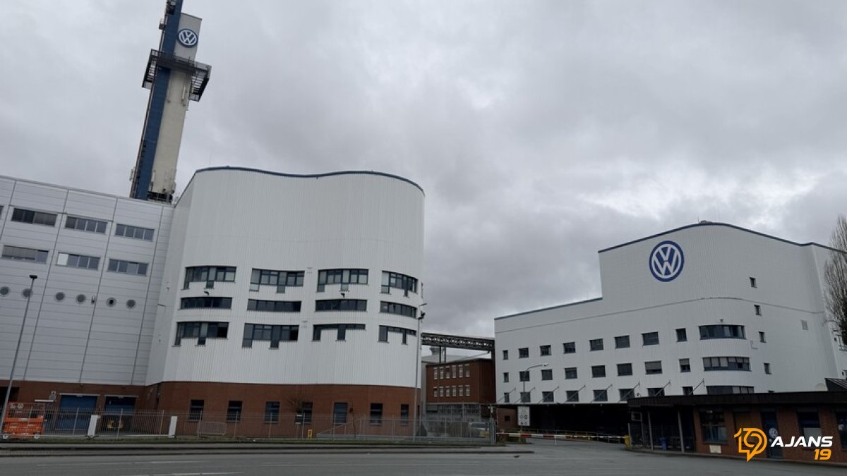 Volkswagen'den ŞOK Yeniden Yapılanma: 50.000 Kişi İşsiz mi Kalacak? Otomotiv Devi Radikal Karar Aldı!