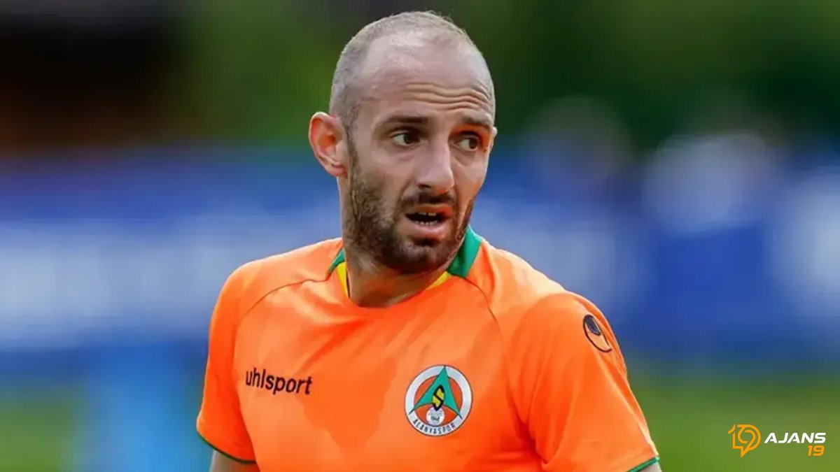 Alanyaspor'da 13 Yıllık Sürpriz Ayrılık: İmparator'un Devri Kapandı!