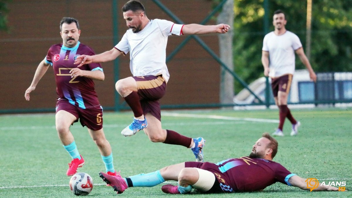Orta Kuşak Futbol Turnuvası'nda Nefes Kesen Çeyrek Final Eşleşmeleri Belli Oldu! Hangi Takımlar Şampiyonluk İçin Sahaya Çıkacak?
