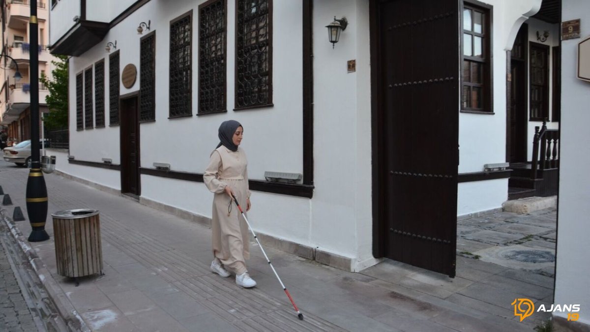 10 Yıl Sonra Müzikle Yeniden Doğdu: Görme Engelli Büşra'nın İlham Veren Mücadelesi!