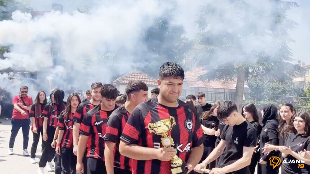 TÜRKİYE ŞAMPİYONLUĞU BÖYLE KUTLANDI! Göz kamaştıran Karşılama ve Gelecek Vaadi...