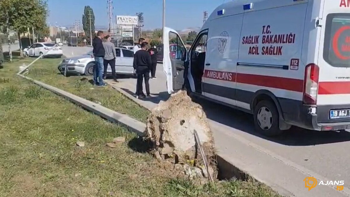 Çorum-Ankara Yolu'nda Ölümle Dans: Aydınlatma Direği Yerinden Söküldü, Yol Kenarı Kan Gölüne Döndü!