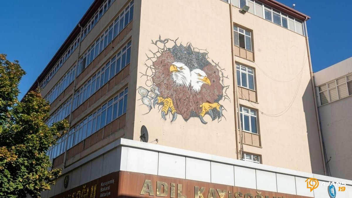 Belediye Binası Canlandı: Çorum FK'ya Özel Dev Kartal Silüeti Şehre İmzasını Attı!