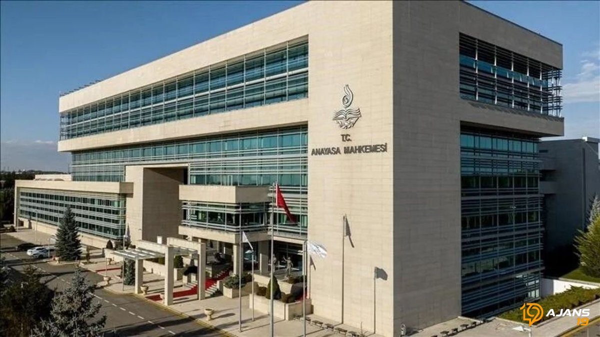 Anayasa Mahkemesi'nde Başkanlık Yarışı Kızıştı: Kadir Özkaya'nın Süresi Doluyor, Yeni Dönem Kapıda!