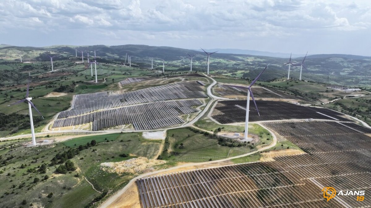 Türkiye'den Enerjide Dev Atılım: Rüzgar ve Güneş Kurulumlarında Küresel İlk 10'a Girdi!