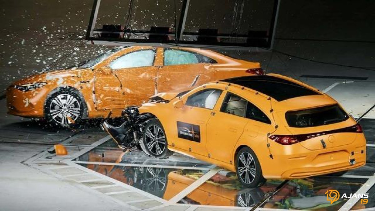 Mercedes'ten Nefes Kesen Kaza Testi: İki Elektrikli CLA Faciası Tüm Gerçeği Ortaya Serdi!