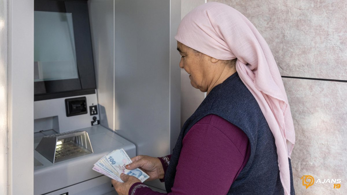 Bayram Sevinci Yolda: Emekli Maaşları ve İkramiyeler Cep'e Ne Zaman Girecek? İşte O Tarihler!