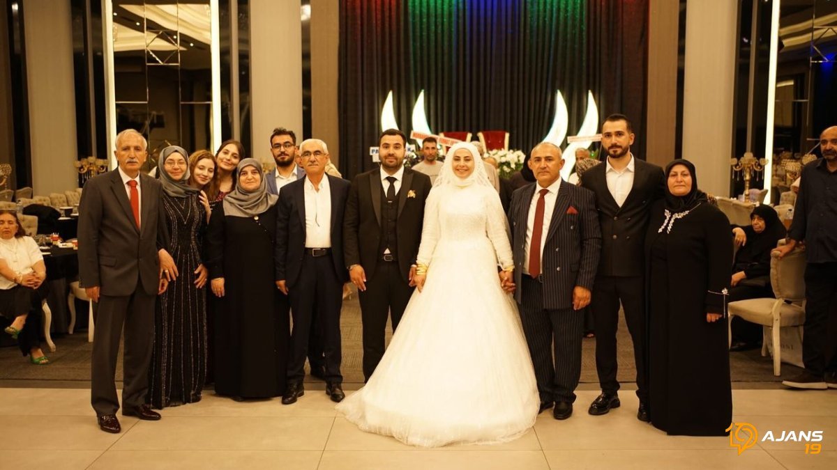 Türkiye'nin Tanınmış Ailelerinden Çalışkan ve Ünsal'dan Büyük Buluşma: Düğün Heyecanı Sardı!