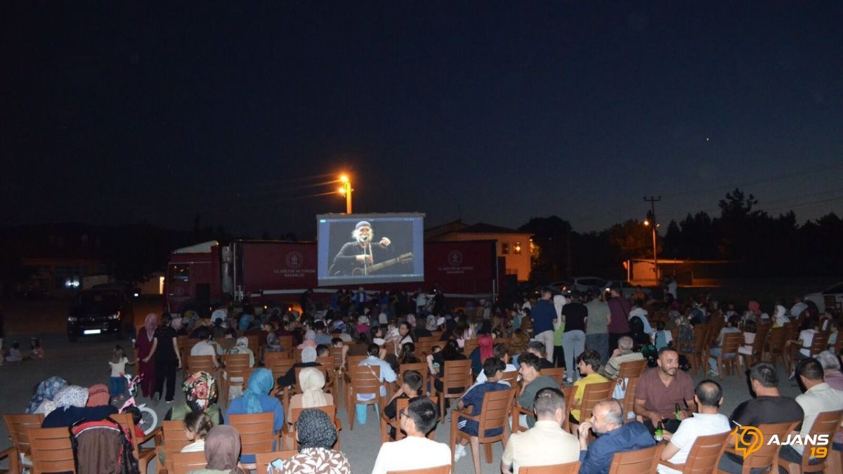 Dodurga Halkı Perdeyi Araladı: Mobil Sinema TIR'ı Şenliği Başladı!