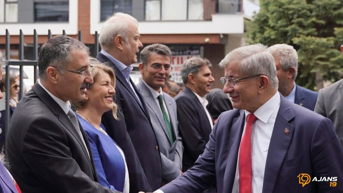 Gelecek Partisi'nin Feshiyle Türkiye Siyasetinde Yıkım Uyarısı! Çıkmaz Yol Nereden Açılıyor?