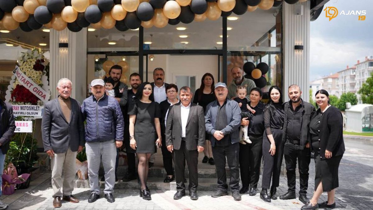 Çelikler Pastanesi Karşıyaka'da Yeni Bir Dönem Başlattı: Lezzet Yelpazesi Genişliyor