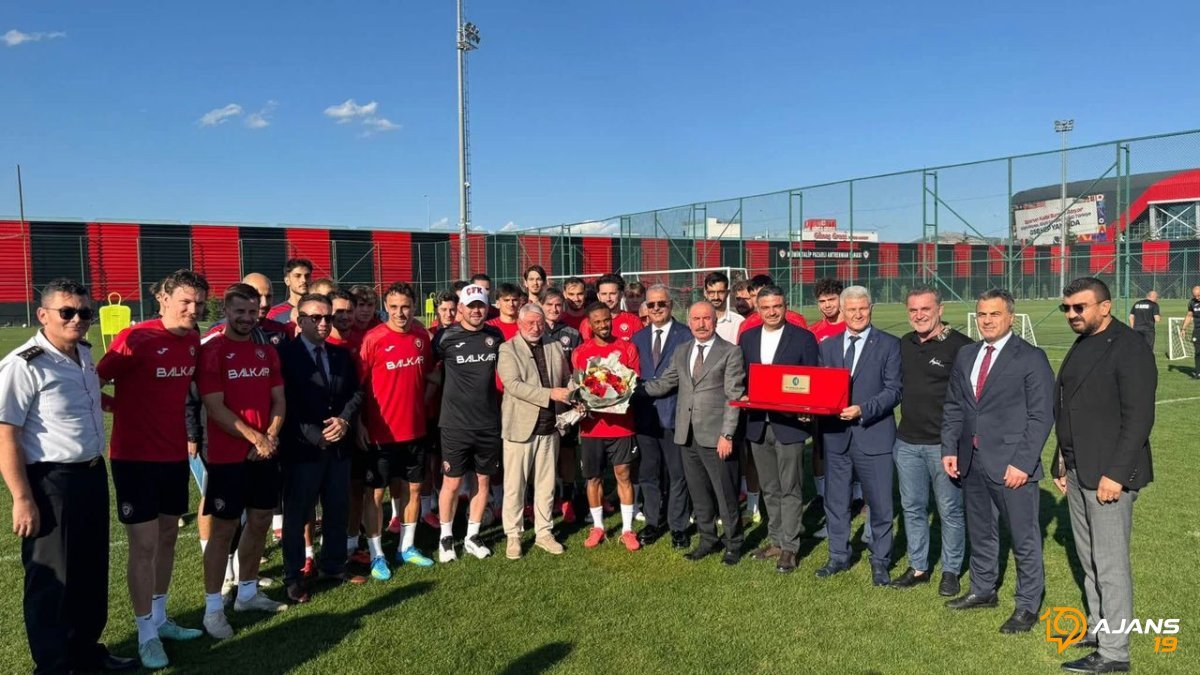 Eyüpspor Maçı Öncesi Çorum'dan Kükreyen Destek: Protokol Sahaya İndi!