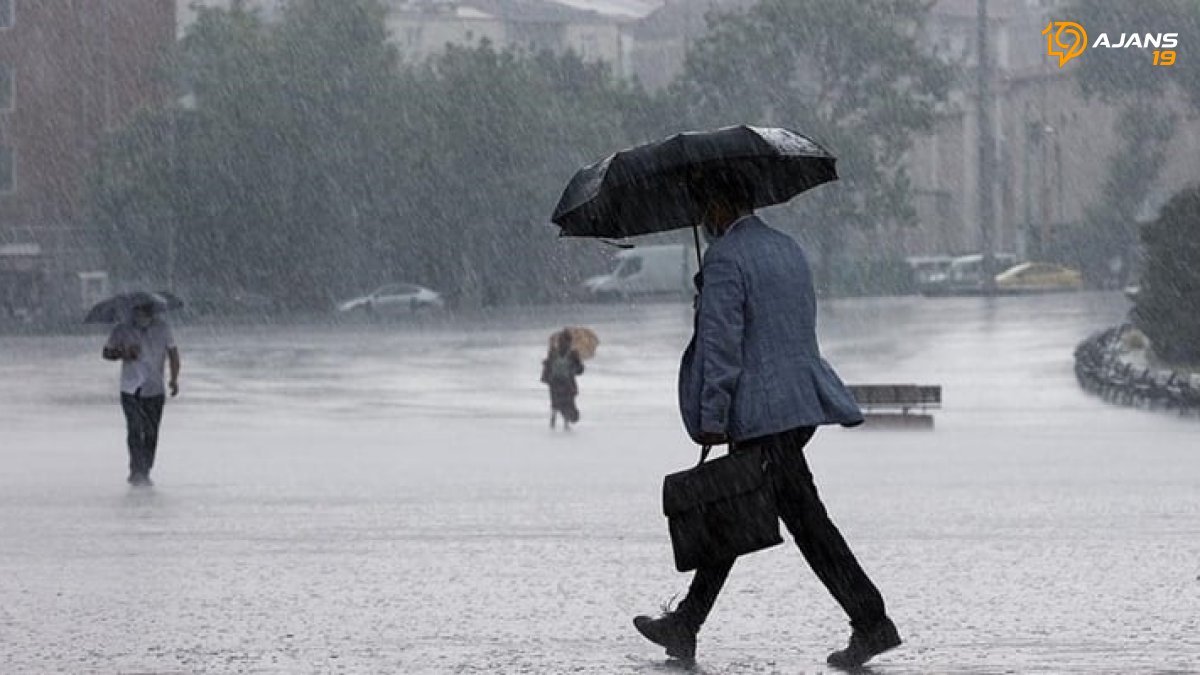 Başkent Ankara'da Alarm Zilleri Çalıyor: Meteoroloji ve Valilikten Peş Peşe Kuvvetli Sağanak Uyarısı