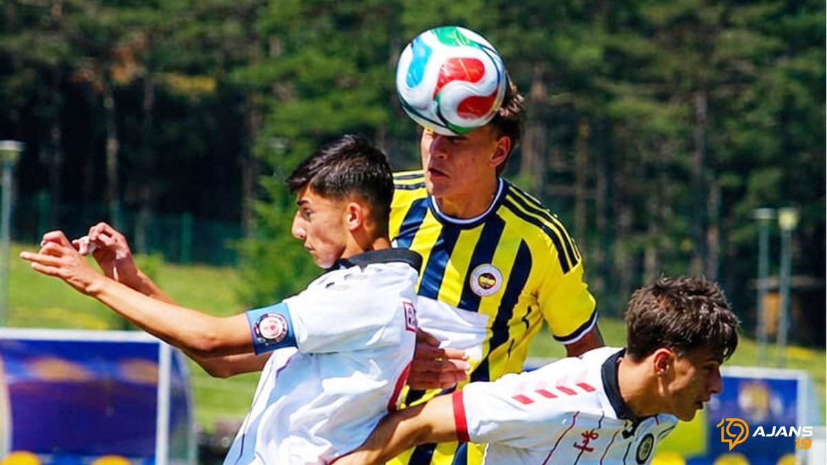 U19'da Fenerbahçe Rüzgarı Esti: Çorum FK Sahadan 1-3'lük Skorla Ayrıldı!
