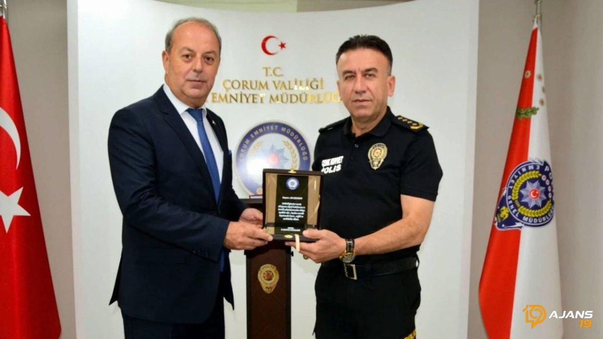 12 Yıllık Özel Kalem Müdürü Veda Etti! Emeklilik Cübbesini Giydi, Göz Kamaştıran Veda Töreniyle Tarih Yazdı