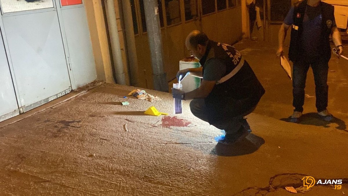 İş Yerinde Dehşet: Bıçaklar Konuştu, 2 Kişi Kanlar İçinde Kaldı! Ekipler Peşinde...