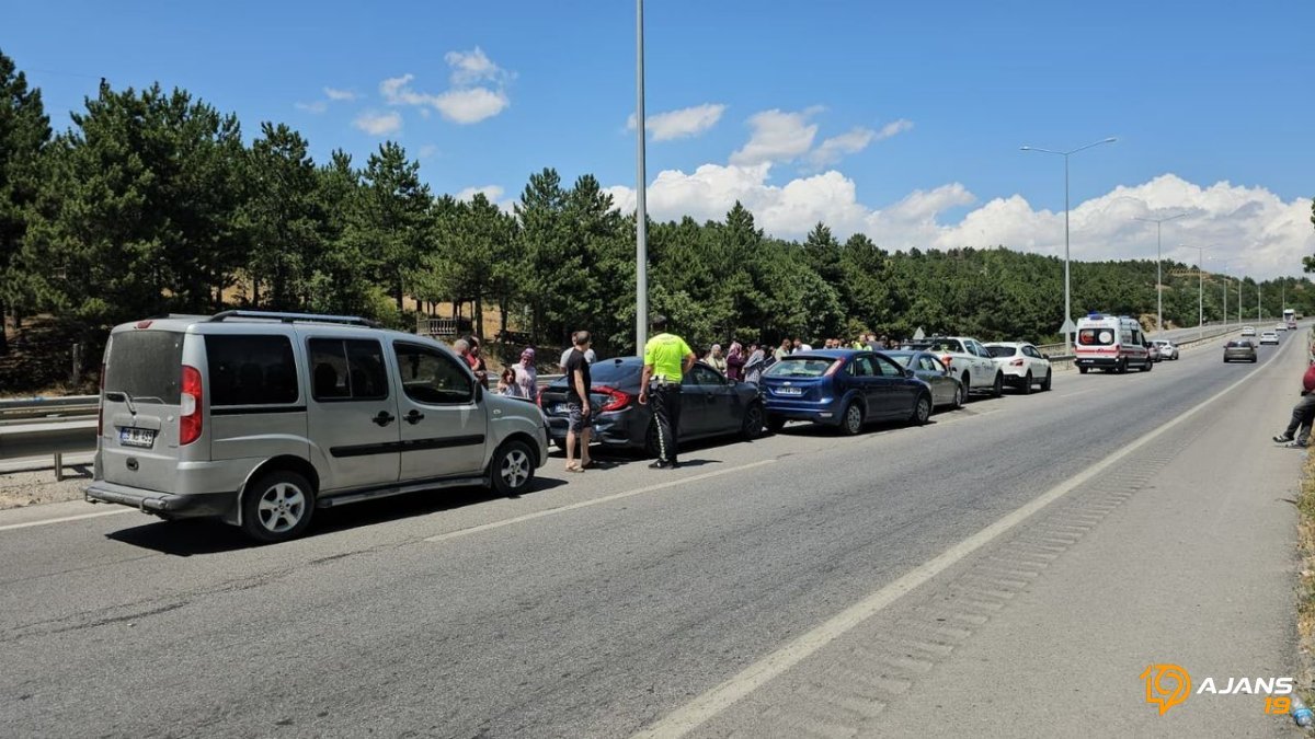 Çorum-Samsun Yolu'nda Dehşet Anları! 6 Araç Zincirleme Kaza Yaptı: Yaralı Var!