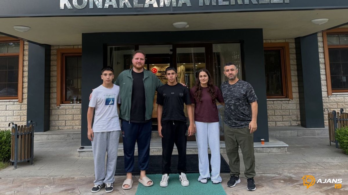 Milli Yüzücü Özdenur Özmez'den Avrupa Yolunda Büyük Hamle: Yeni Hedefler ve Kamplar Açıklanıyor!