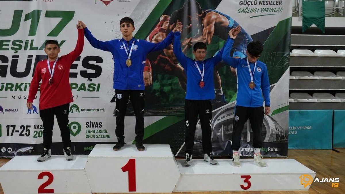 Genç Güreşçiler Minderi Salladı: Çorum'dan İki Türkiye Şampiyonluğu Birden!