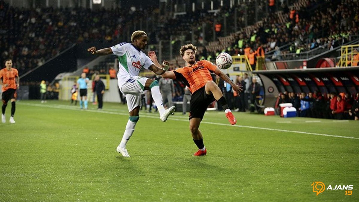 Sadece 25 Dakika! Arca Çorum FK'nın Genç Yıldızından Beklenmedik Ayrılık: Sahada Kalbi Duracaktı!