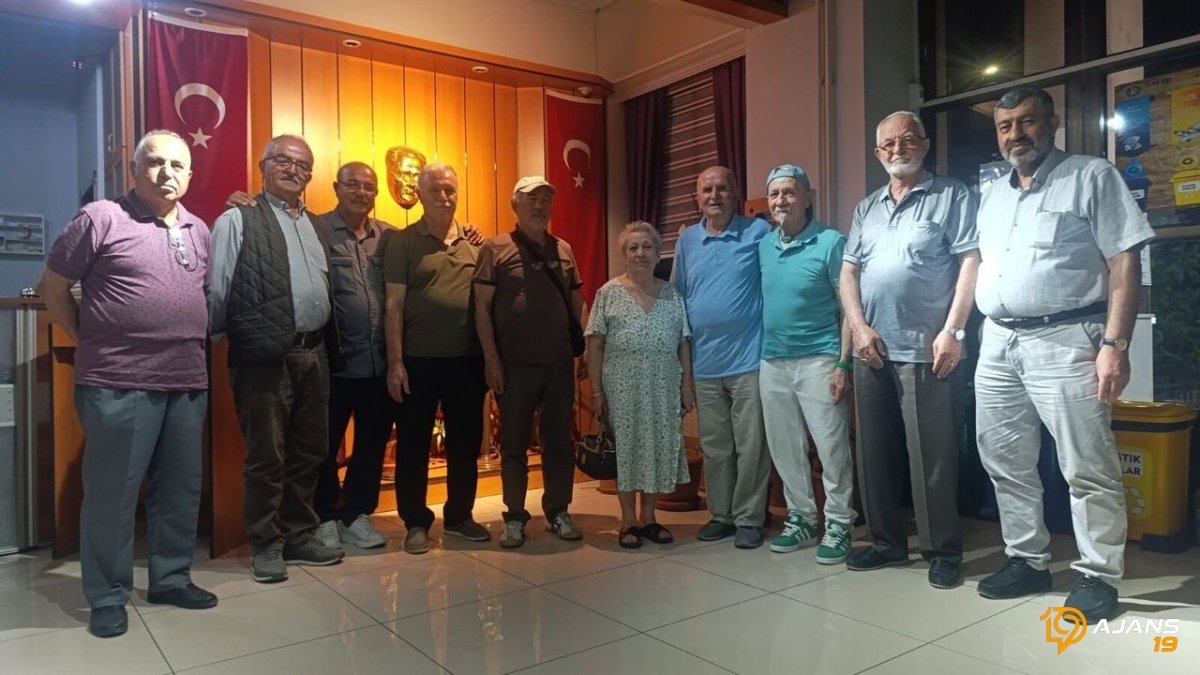 52 Yıl Sonra Gözyaşları Sel Oldu: Emekli Öğretmen Çiftin Duygu Yüklü Buluşması!