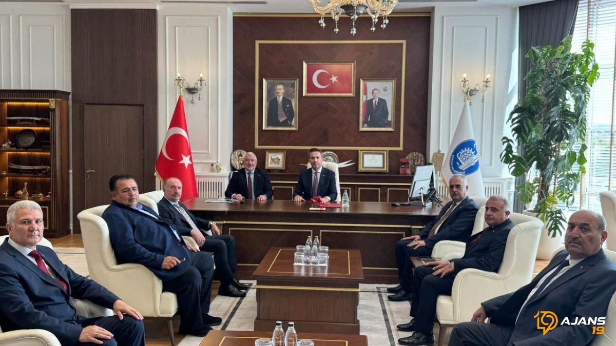 Bakan Bayraktar'dan Kritik Çorum Ziyareti: Yenilenebilir Enerjide Dev Adım Atılıyor Mu?