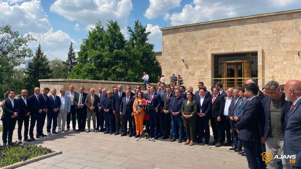 CHP'de Büyük Kurultay Talebi: 'Önce Kurultay, Sonra İktidar!' – 74 İl Başkanı İmzaladı, Parti Lideri Özgür Özel'e Mesaj Verdi
