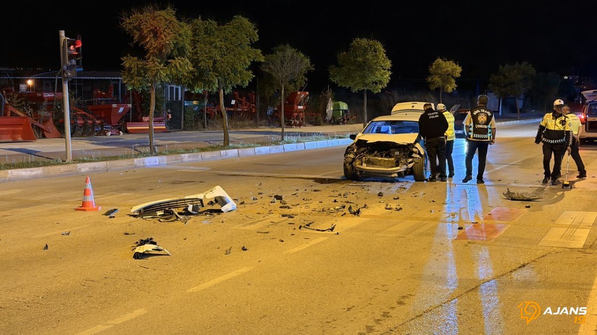 Işıklarda Durdu, Hayatı Karıştı: Arkadan Gelen Vahşetle Kaçtı! Çorum'da Kan Donduran Kaza: 2 Yaralı
