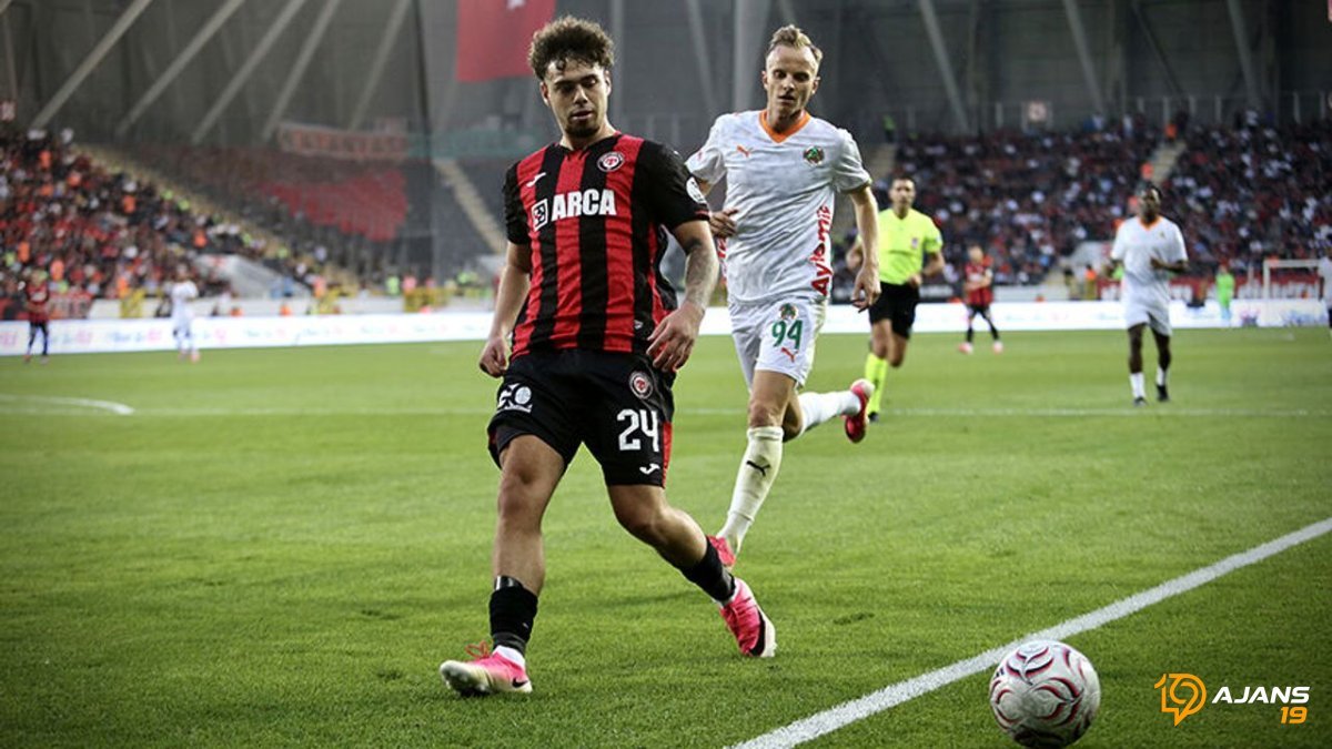 Çorum FK'da Parlayan Genç Yıldızın Sahne Alamaması Şaşkınlık Yarattı: Sezon Boyunca Yedek Kulübesi mi?