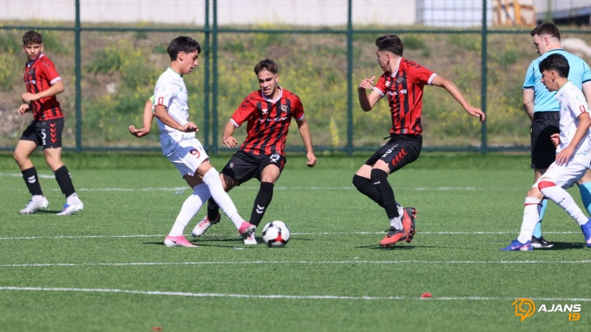 Genç Yıldızlar Sahaya İniyor: Arca Çorum FK Akademi Puan İçin Rekor Peşinde!
