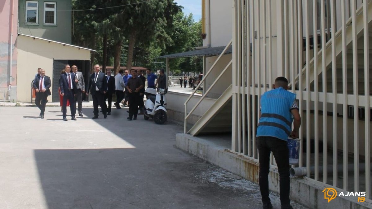 Okulları Yenilemek İçin Gönüllü Oldular: Denetimli Serbestlik Yükümlülerinden Şaşırtan Katkı!