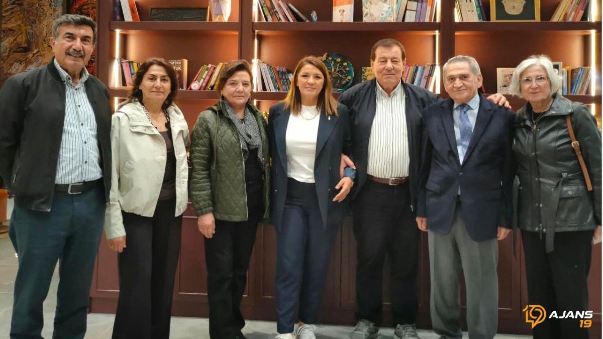 Tanıdık Yüzler Şık Mekanda Buluştu: Lezzet ve Sohbet Bir Arada!