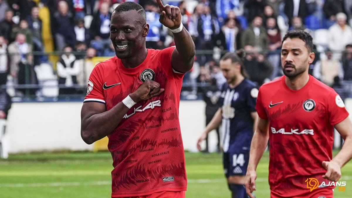 Kayserispor'da Transfer Bombası! Teknik Direktör Beklenmeyeni Açıklayıp 'O Futbolcuyu İstiyorum' Dedi